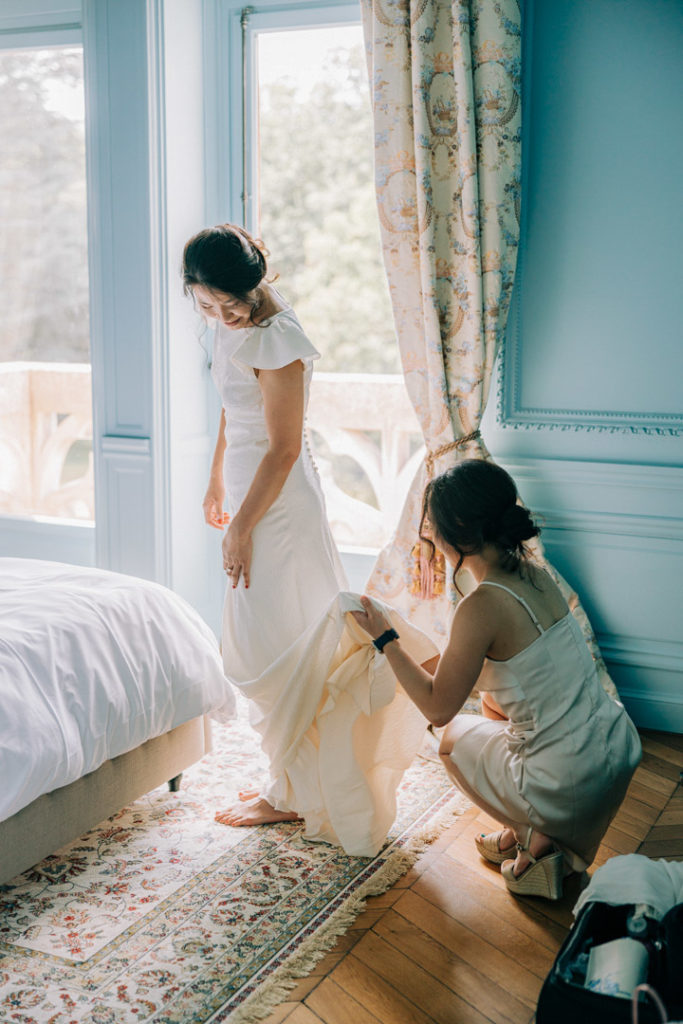 Reportage photo d’un mariage avec cérémonie laïque en plein air au Château de Méridon dans la vallée de Chevreuse. Photographe de mariage basé à Paris.