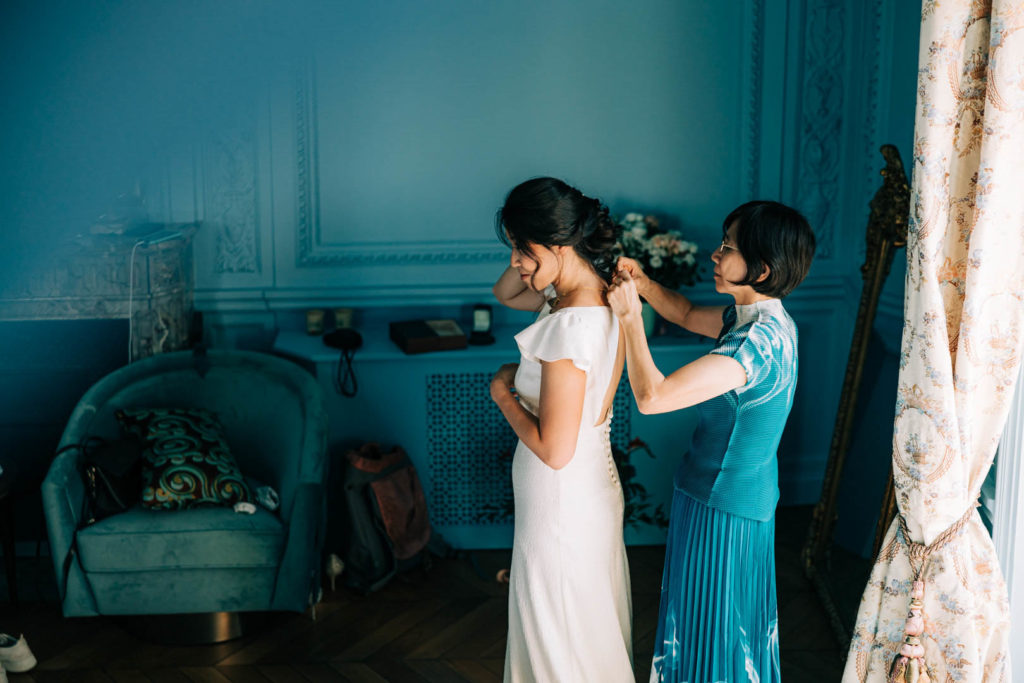 Reportage photo d’un mariage avec cérémonie laïque en plein air au Château de Méridon dans la vallée de Chevreuse. Photographe de mariage basé à Paris.