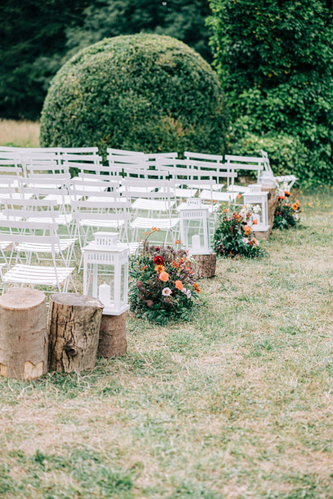 Reportage photo d’un mariage avec cérémonie laïque en plein air au Château de Méridon dans la vallée de Chevreuse. Photographe de mariage basé à Paris.