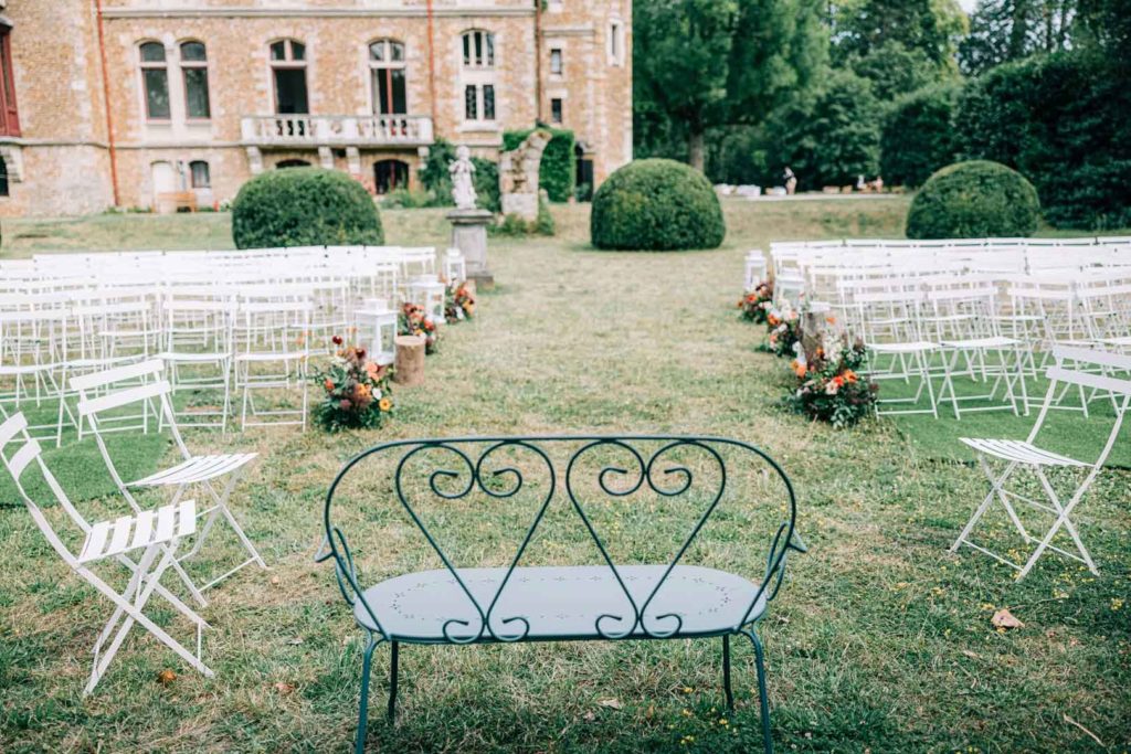 Reportage photo d’un mariage avec cérémonie laïque en plein air au Château de Méridon dans la vallée de Chevreuse. Photographe de mariage basé à Paris.