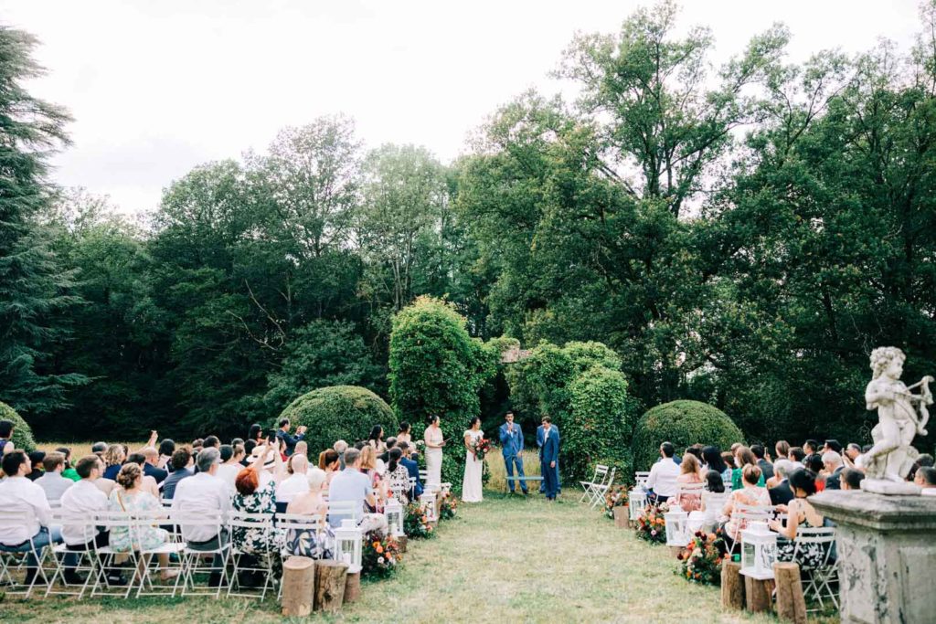 Reportage photo d’un mariage avec cérémonie laïque en plein air au Château de Méridon dans la vallée de Chevreuse. Photographe de mariage basé à Paris.