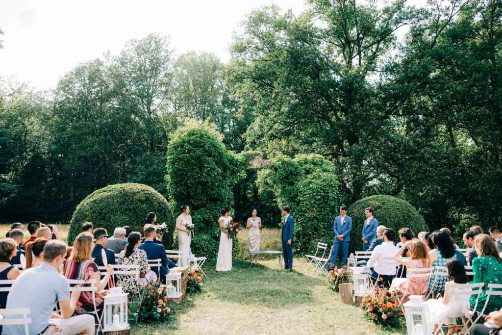 Reportage photo d’un mariage avec cérémonie laïque en plein air au Château de Méridon dans la vallée de Chevreuse. Photographe de mariage basé à Paris.