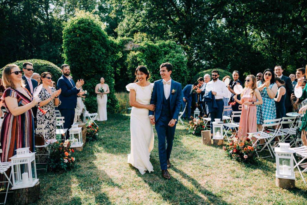 Reportage photo d’un mariage avec cérémonie laïque en plein air au Château de Méridon dans la vallée de Chevreuse. Photographe de mariage basé à Paris.