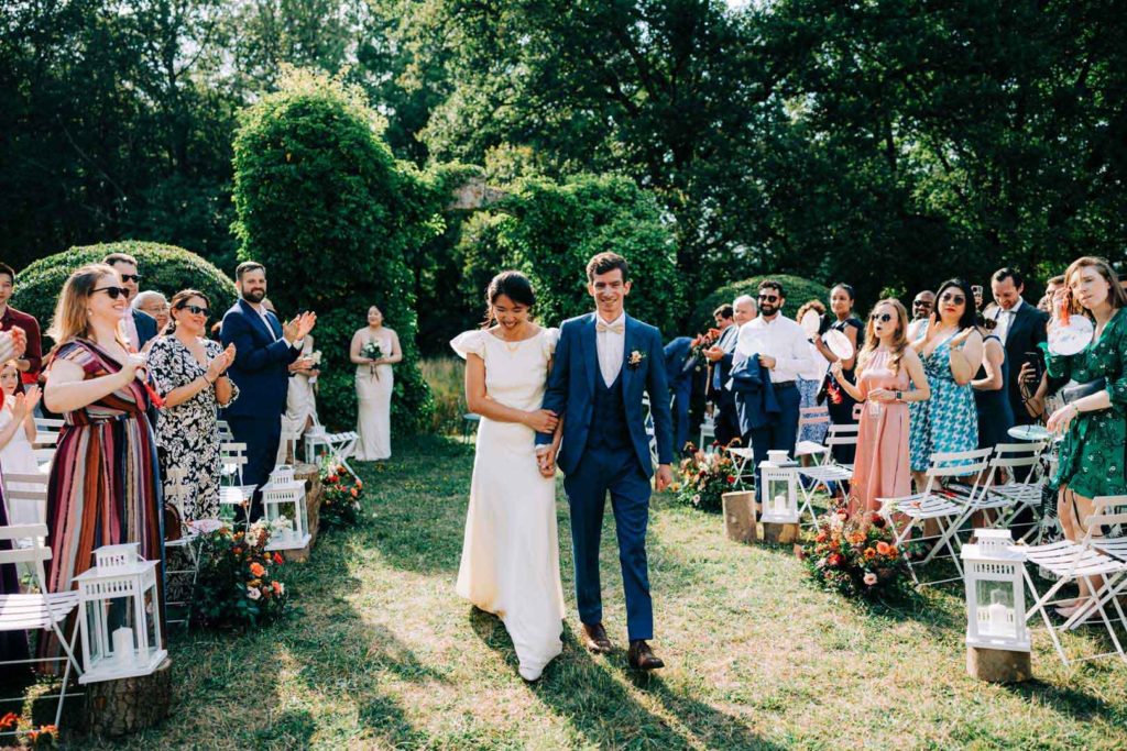 Reportage photo d’un mariage avec cérémonie laïque en plein air au Château de Méridon dans la vallée de Chevreuse. Photographe de mariage basé à Paris.
