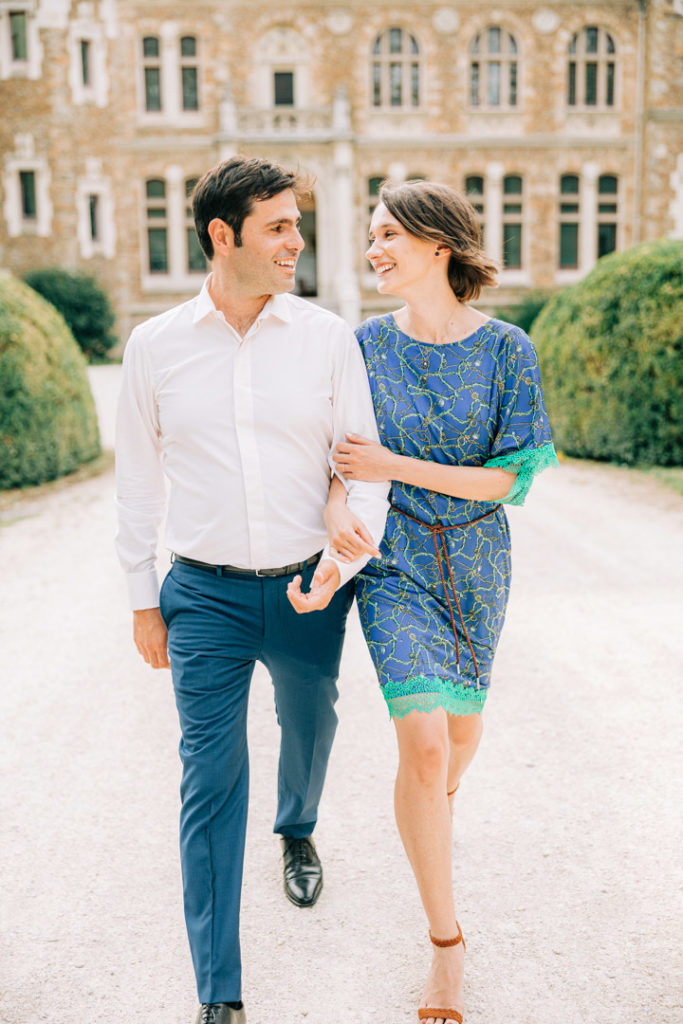 Reportage photo d’un mariage avec cérémonie laïque en plein air au Château de Méridon dans la vallée de Chevreuse. Photographe de mariage basé à Paris.