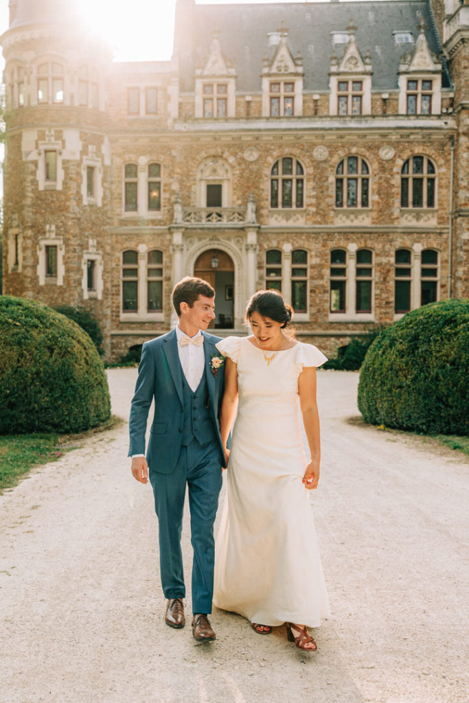 Reportage photo d’un mariage avec cérémonie laïque en plein air au Château de Méridon dans la vallée de Chevreuse. Photographe de mariage basé à Paris.