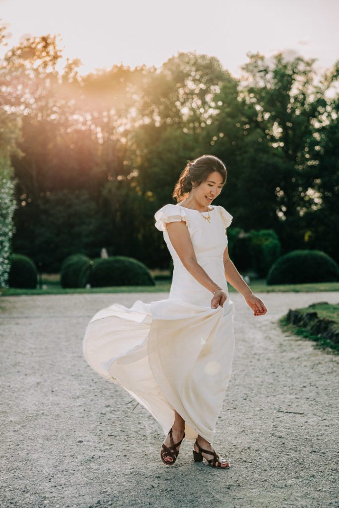Reportage photo d’un mariage avec cérémonie laïque en plein air au Château de Méridon dans la vallée de Chevreuse. Photographe de mariage basé à Paris.