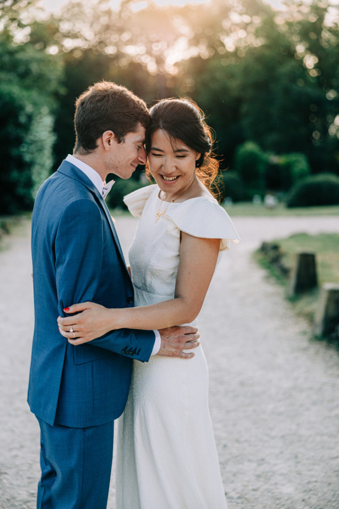 Reportage photo d’un mariage avec cérémonie laïque en plein air au Château de Méridon dans la vallée de Chevreuse. Photographe de mariage basé à Paris.