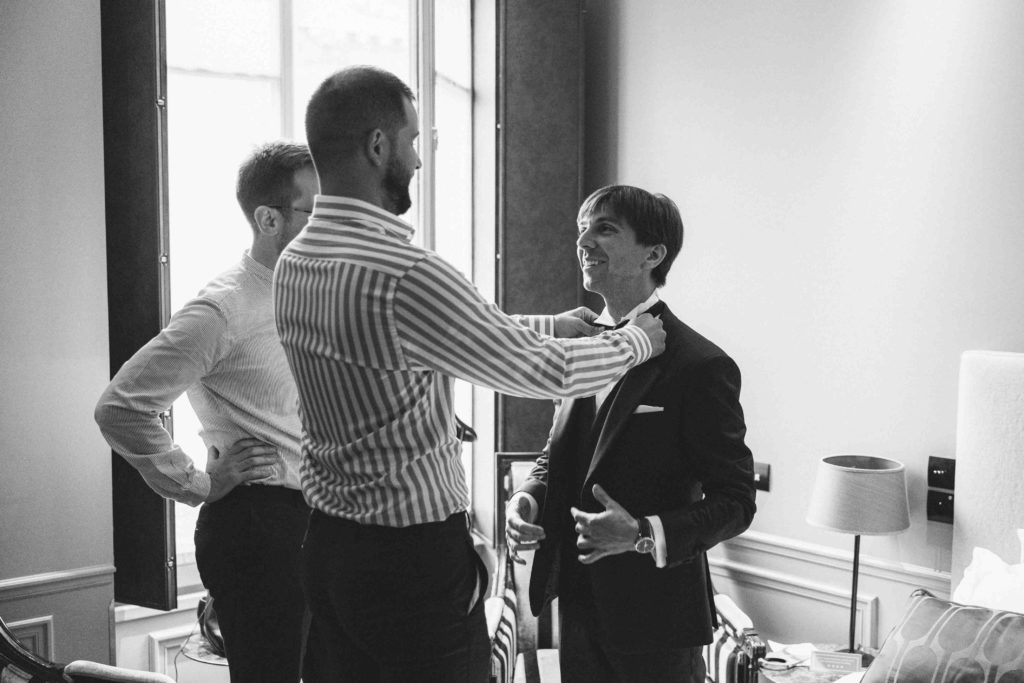 Photographe mariage Paris capturant une cérémonie civile à la mairie du 15e