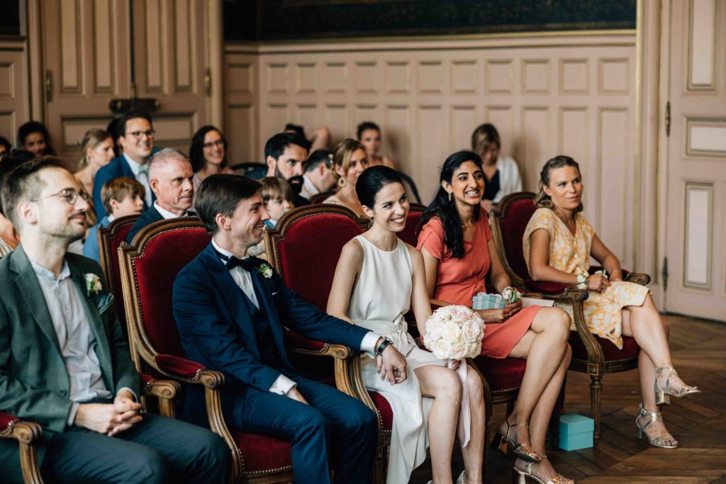 Photographe mariage Paris capturant une cérémonie civile à la mairie du 15e