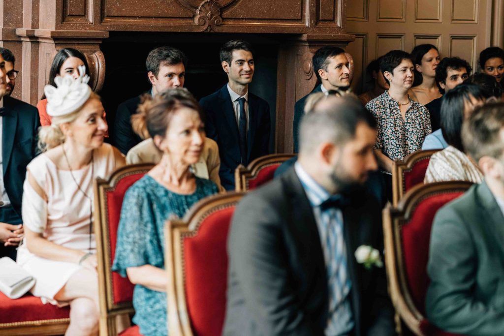 Photographe mariage Paris capturant une cérémonie civile à la mairie du 15e