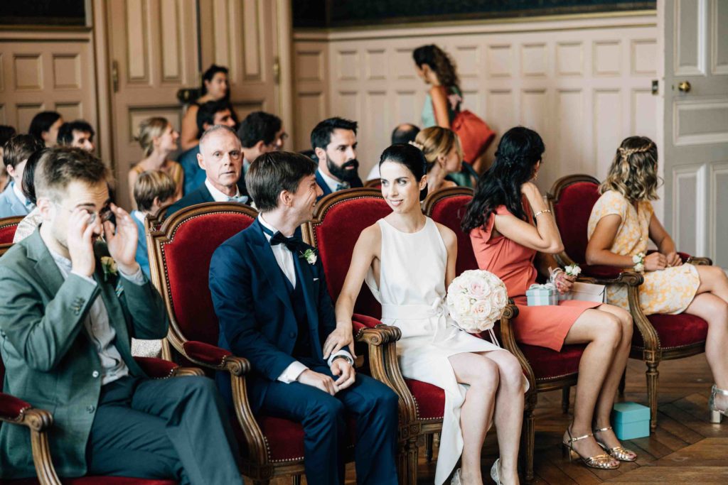 Photographe mariage Paris capturant une cérémonie civile à la mairie du 15e