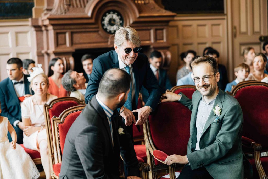 Photographe mariage Paris capturant une cérémonie civile à la mairie du 15e