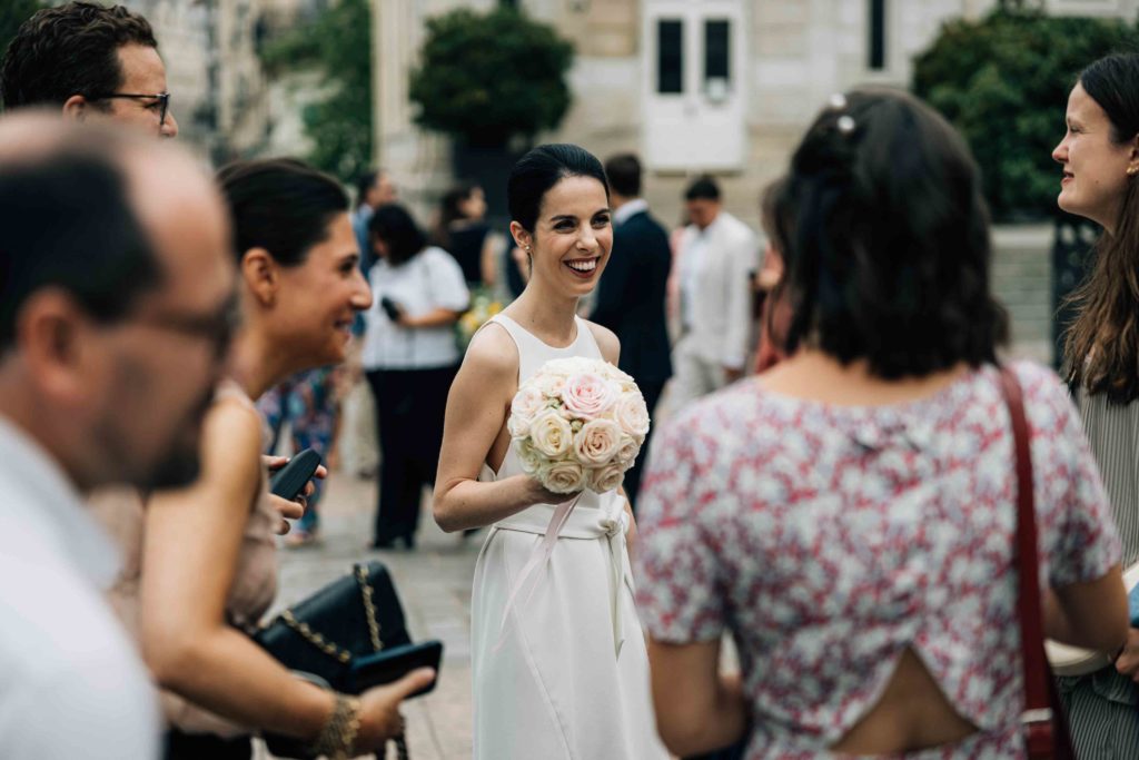 Photographe mariage Paris capturant une cérémonie civile à la mairie du 15e