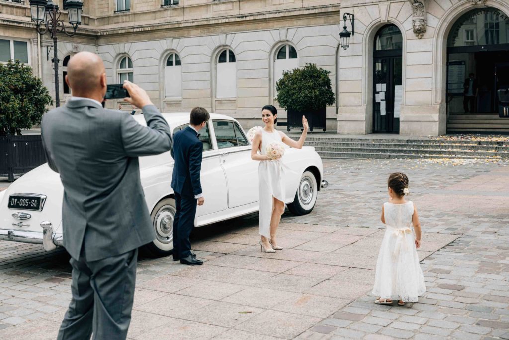 Photographe mariage Paris capturant une cérémonie civile à la mairie du 15e