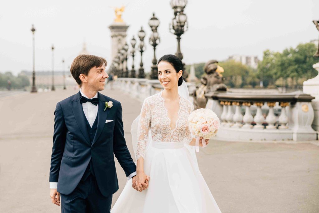 Photographe mariage Paris capturant une cérémonie civile à la mairie du 15e
