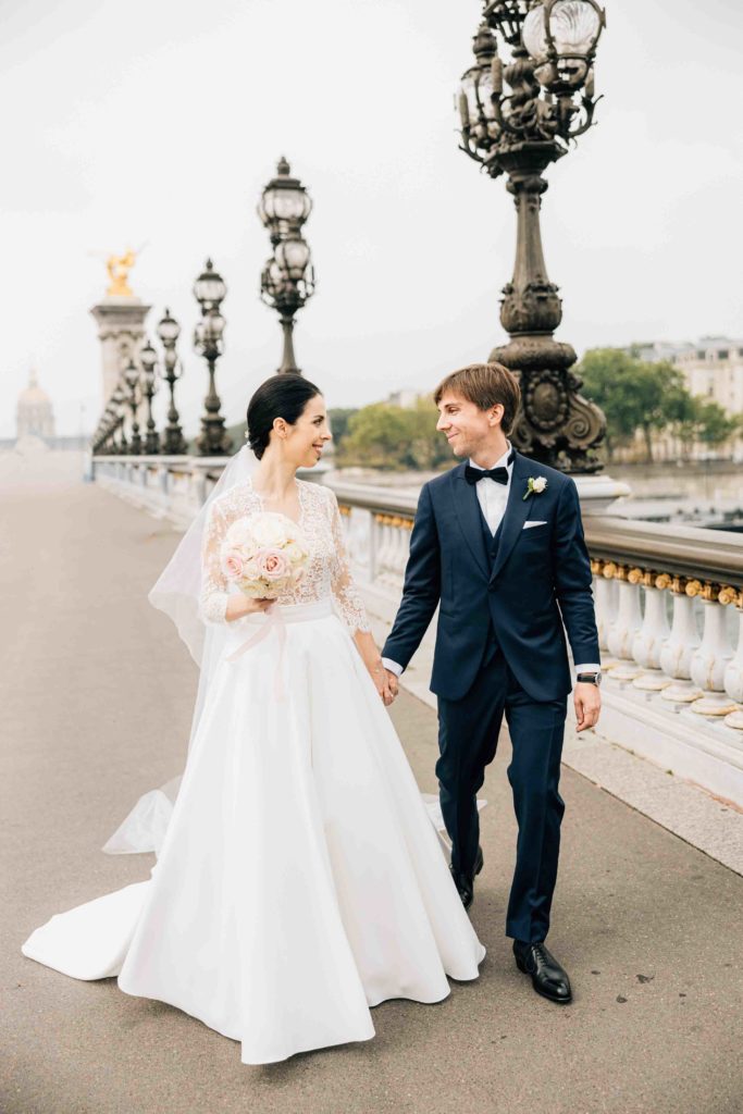 Photographe mariage Paris capturant une cérémonie civile à la mairie du 15e