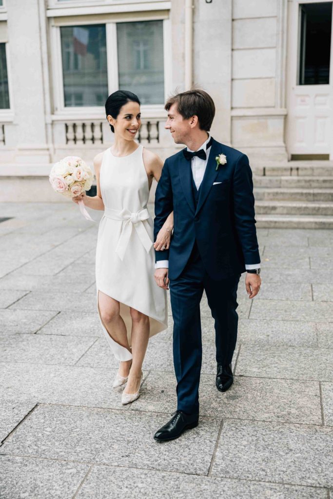 Mariage civil à la mairie du 15ème arrondissement de Paris, sortie des mariés