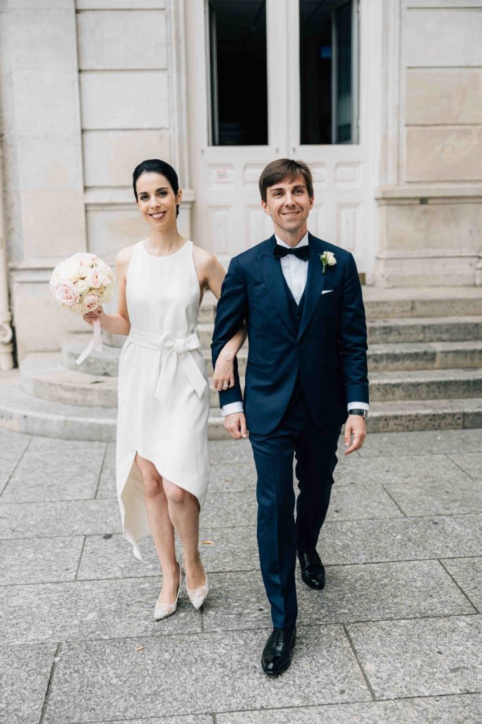 Mariage civil à la mairie du 15ème arrondissement de Paris, sortie des mariés