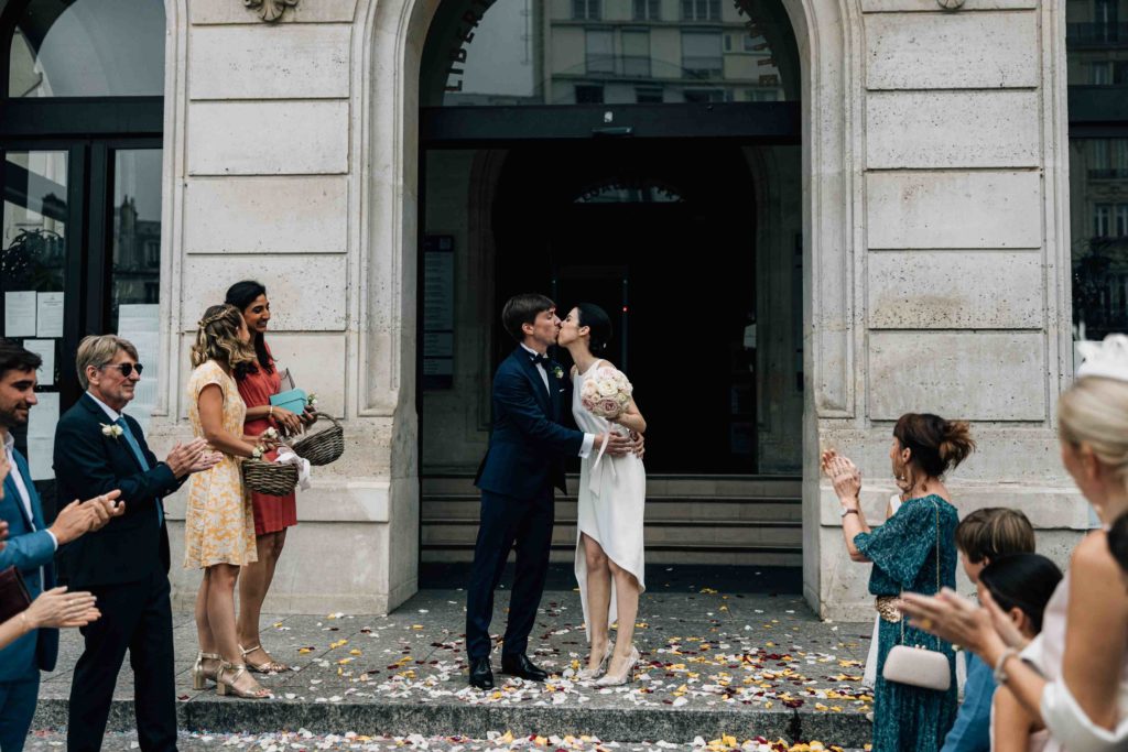 Mariage civil à la mairie du 15ème arrondissement de Paris, sortie des mariés