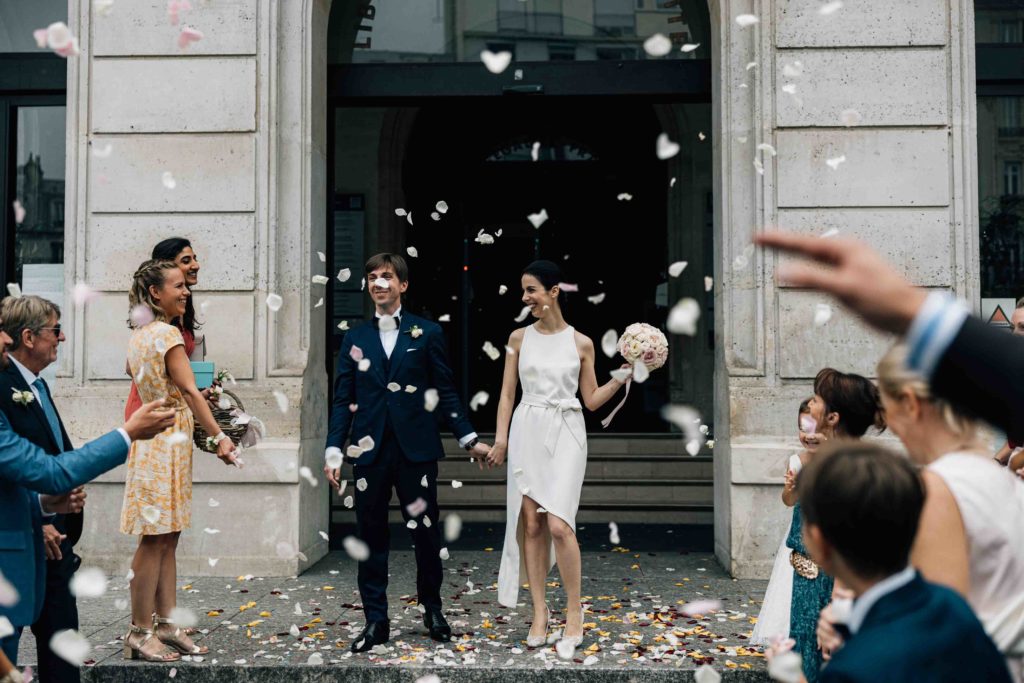 Mariage civil à la mairie du 15ème arrondissement de Paris, sortie des mariés