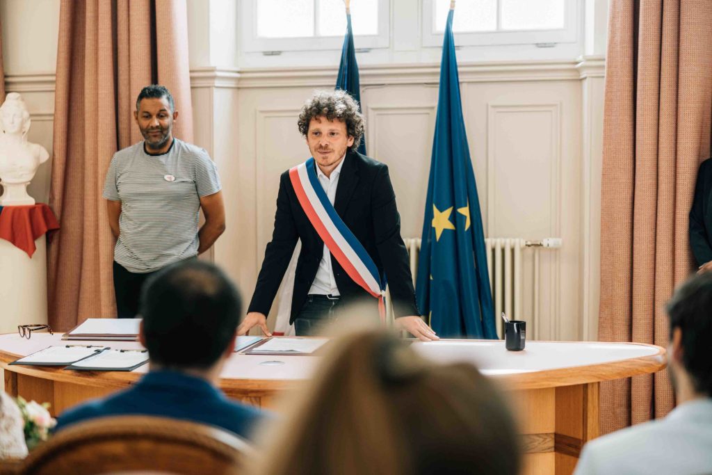 cérémonie de mariage a la mairie du 12 arrondissement de Paris par le photographe