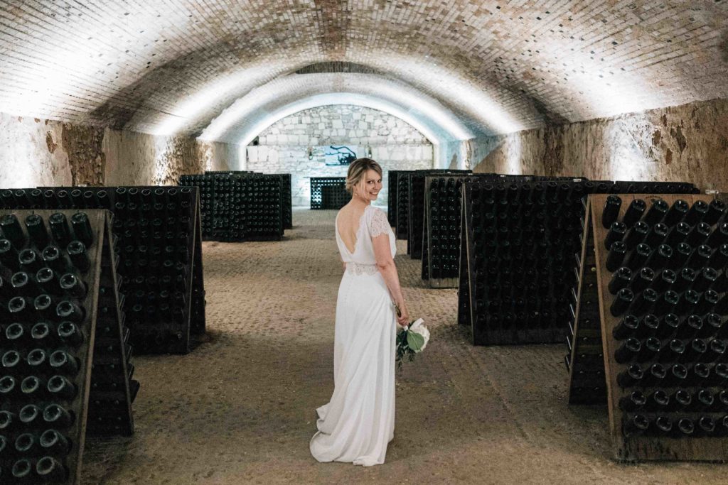 Reportage photo d’un mariage avec cérémonie laïque au Château Comtesse Lafond à Épernay. Photographe de mariage basé à Paris
