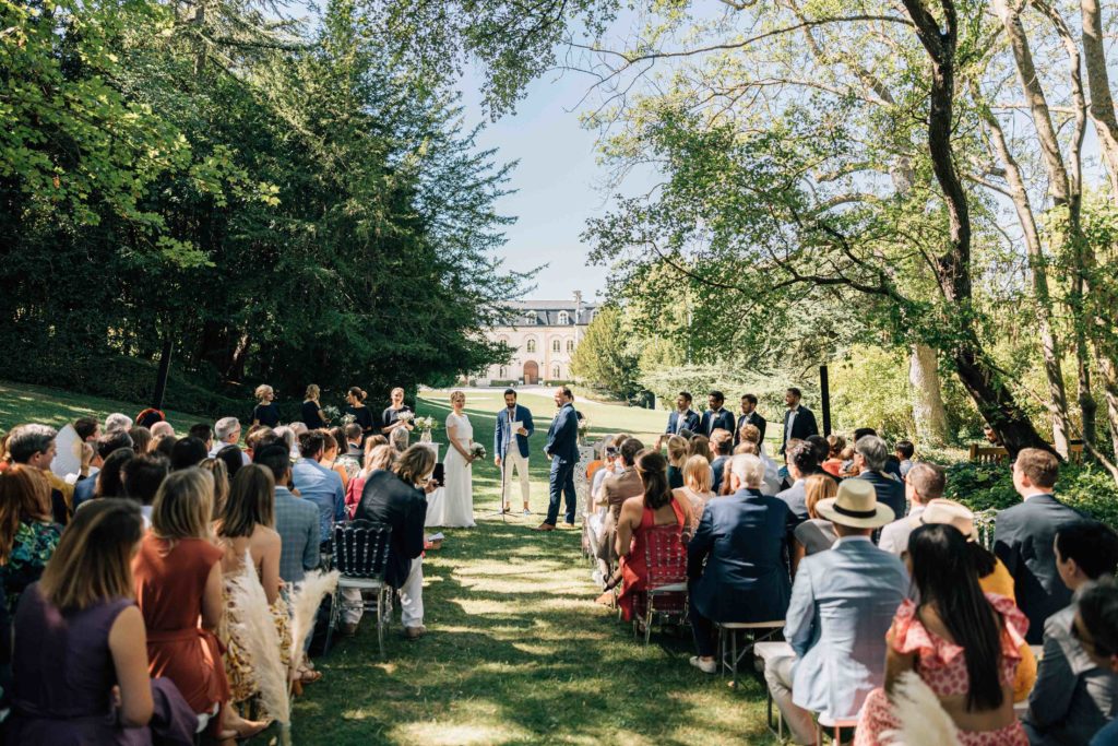 Reportage photo d’un mariage avec cérémonie laïque au Château Comtesse Lafond à Épernay. Photographe de mariage basé à Paris