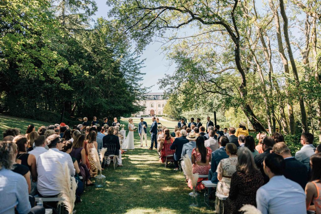 Reportage photo d’un mariage avec cérémonie laïque au Château Comtesse Lafond à Épernay. Photographe de mariage basé à Paris