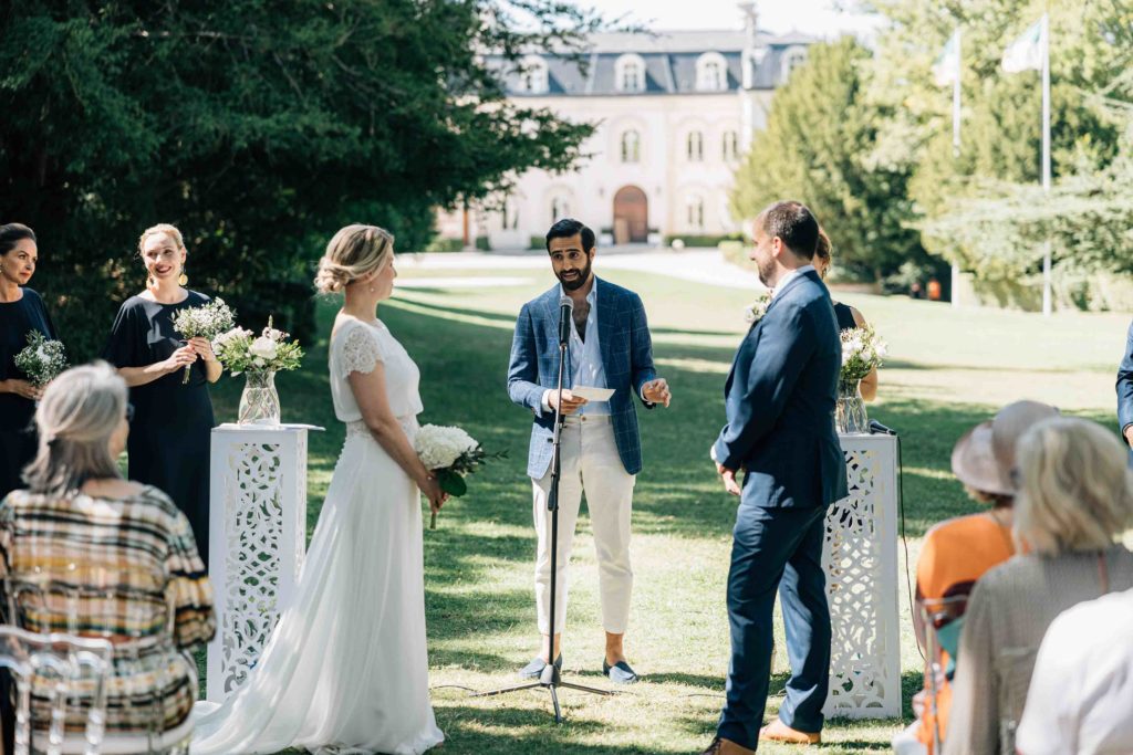Reportage photo d’un mariage avec cérémonie laïque au Château Comtesse Lafond à Épernay. Photographe de mariage basé à Paris