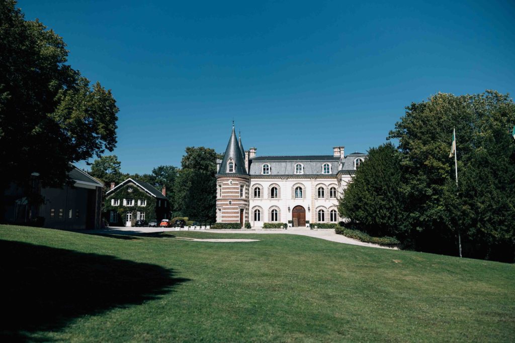 Reportage photo d’un mariage avec cérémonie laïque au Château Comtesse Lafond à Épernay. Photographe de mariage basé à Paris