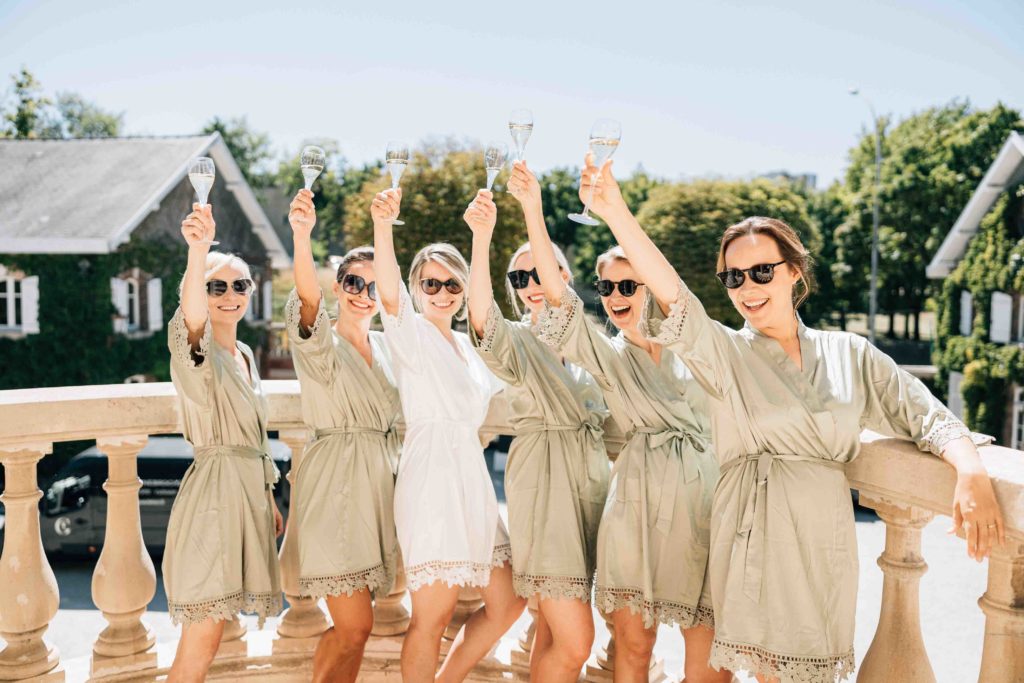 Reportage photo d’un mariage avec cérémonie laïque au Château Comtesse Lafond à Épernay. Photographe de mariage basé à Paris