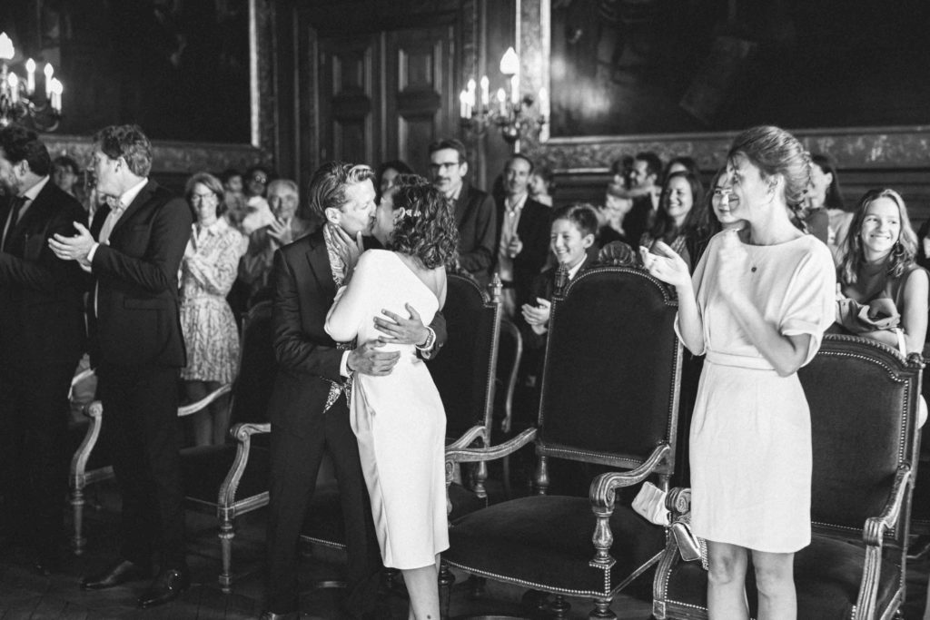 un mariage à la mairie du 19 à Paris par le photographe Pierre Atelier