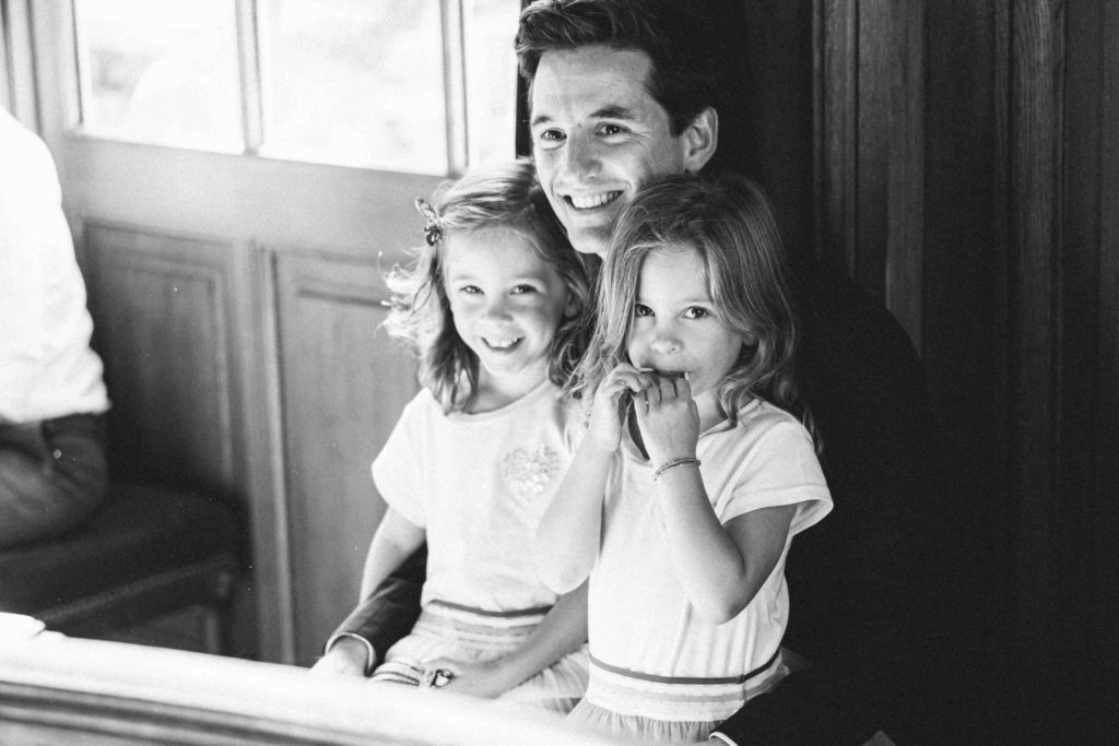 un mariage à la mairie du 19 à Paris par le photographe Pierre Atelier