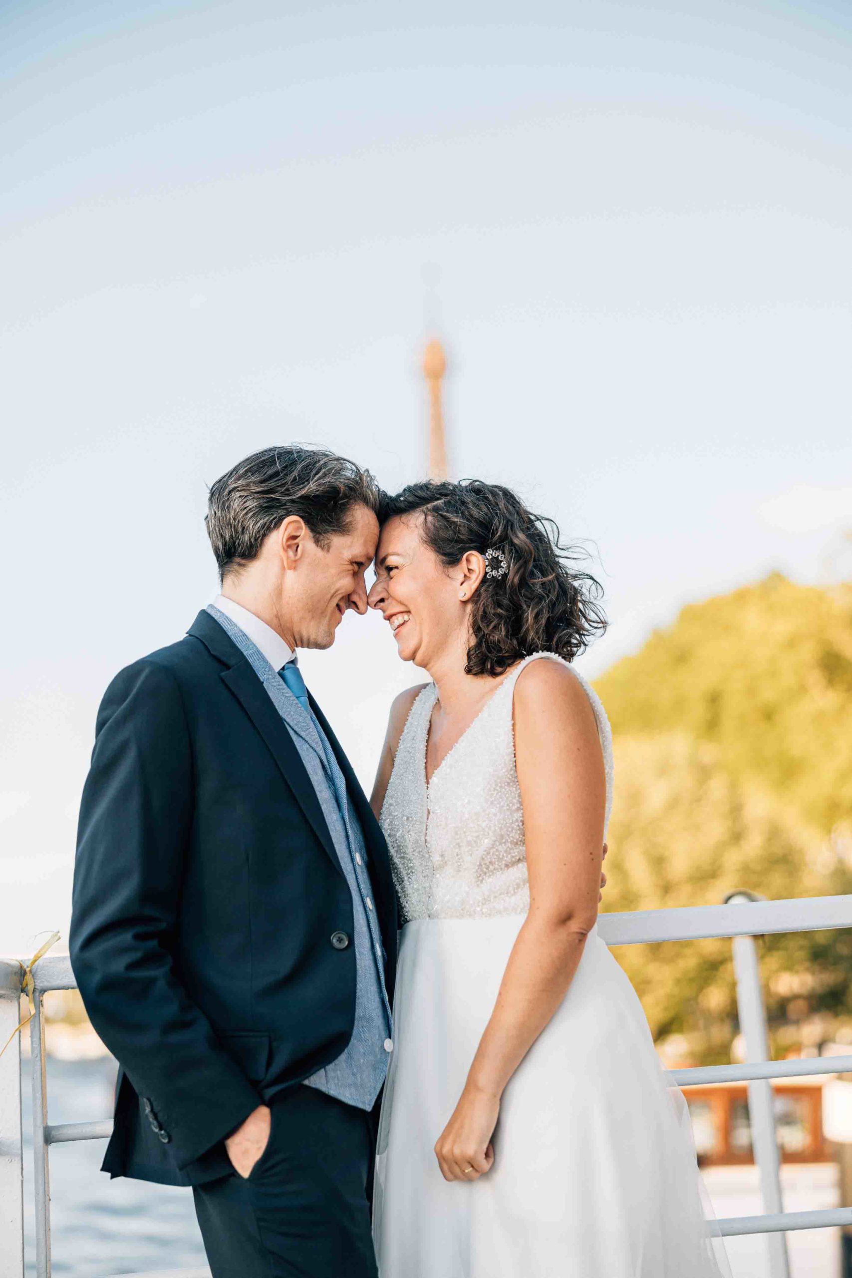 cérémonie de mariage sur une péniche à Paris photographiée par Pierre Atelier