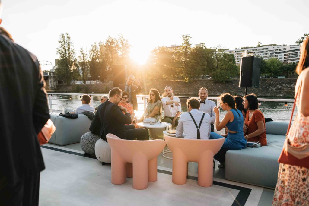 cérémonie de mariage sur une péniche à Paris photographiée par Pierre Atelier