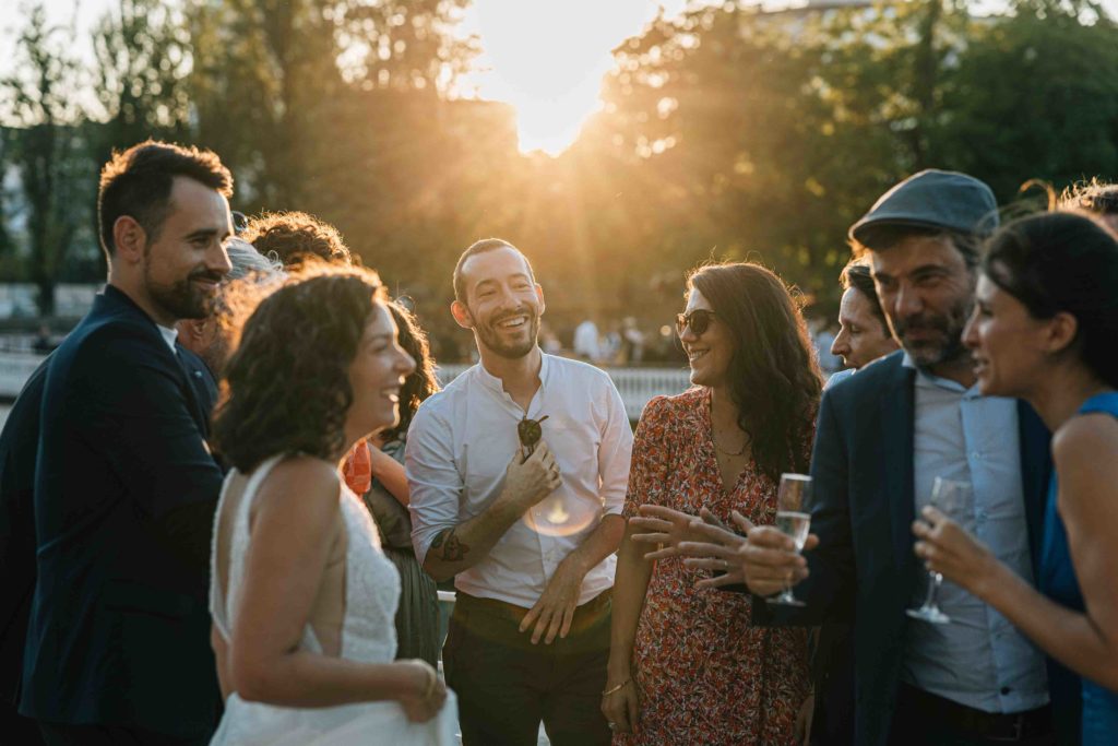 cérémonie de mariage sur une péniche à Paris photographiée par Pierre Atelier