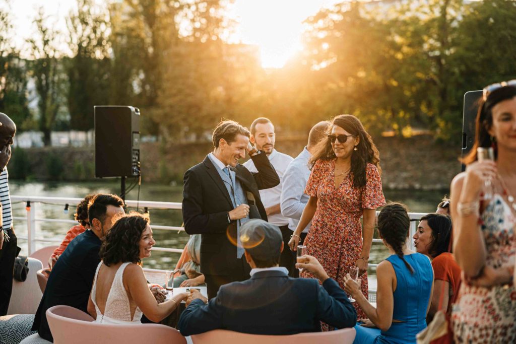 cérémonie de mariage sur une péniche à Paris photographiée par Pierre Atelier