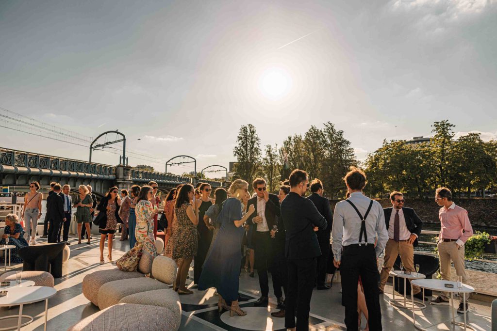 cérémonie de mariage sur une péniche à Paris photographiée par Pierre Atelier