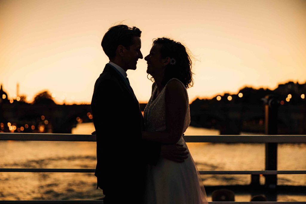 cérémonie de mariage sur une péniche à Paris photographiée par Pierre Atelier