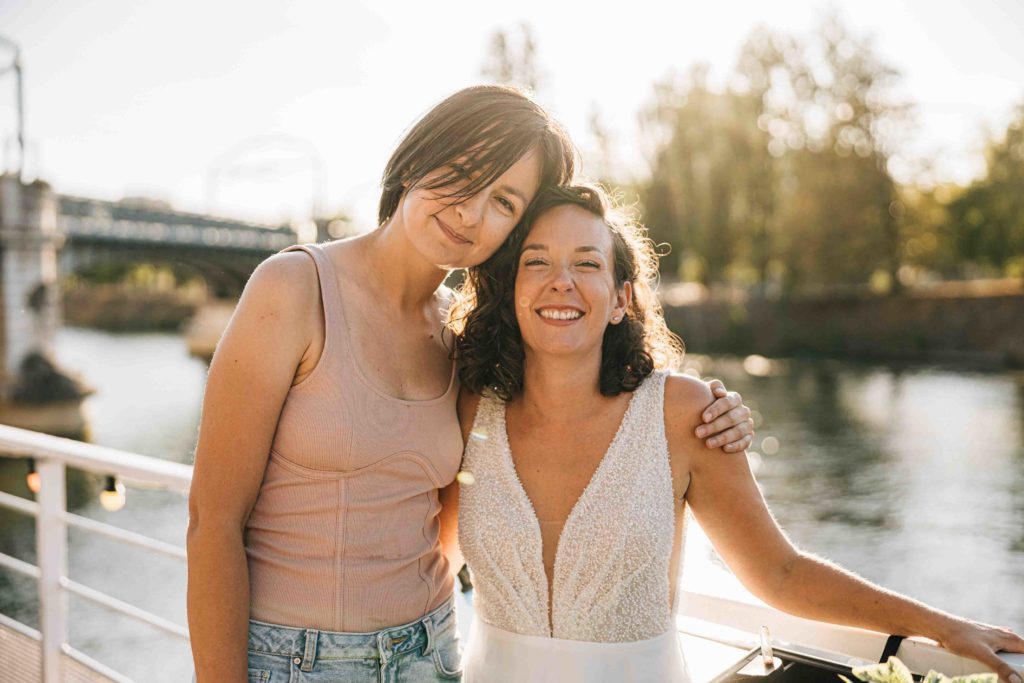 cérémonie de mariage sur une péniche à Paris photographiée par Pierre Atelier
