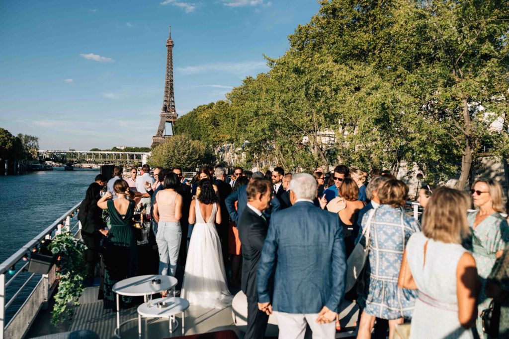 cérémonie de mariage sur une péniche à Paris photographiée par Pierre Atelier