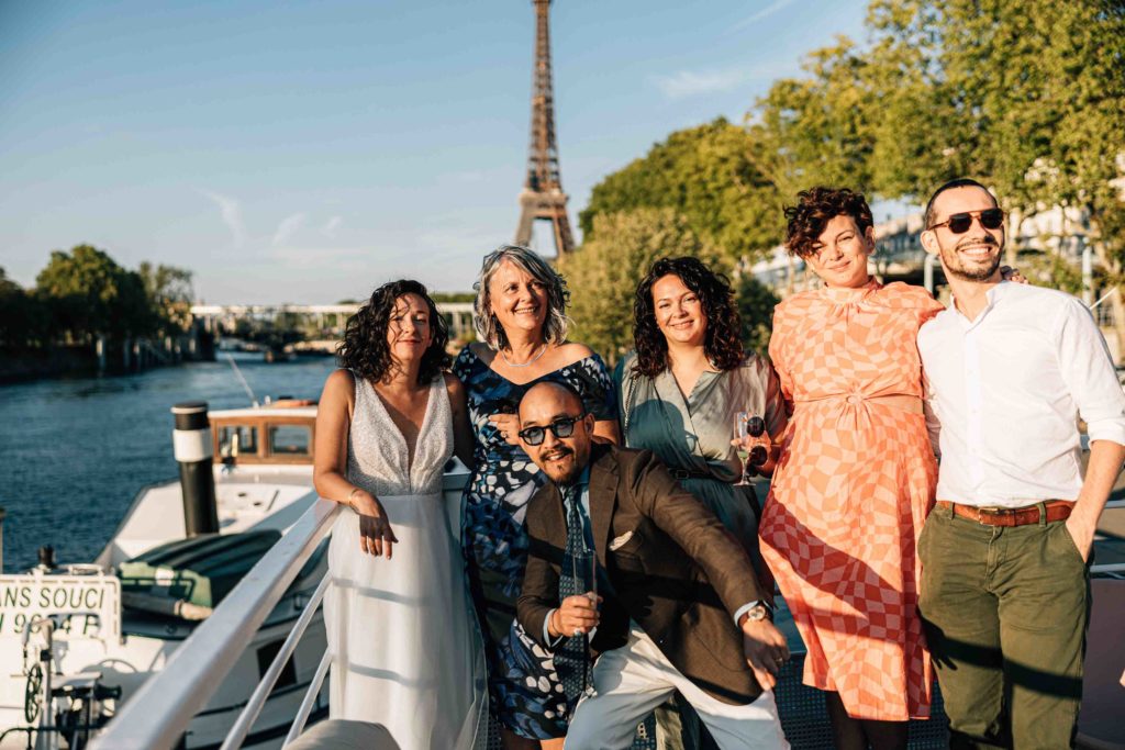 cérémonie de mariage sur une péniche à Paris photographiée par Pierre Atelier
