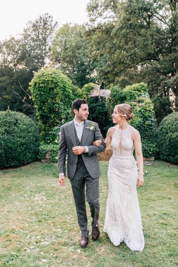 Emotional moment during an outdoor wedding at Château de Méridon, 40 minutes from Paris — Pierre Atelier