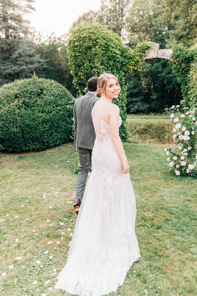 Emotional moment during an outdoor wedding at Château de Méridon, 40 minutes from Paris — Pierre Atelier