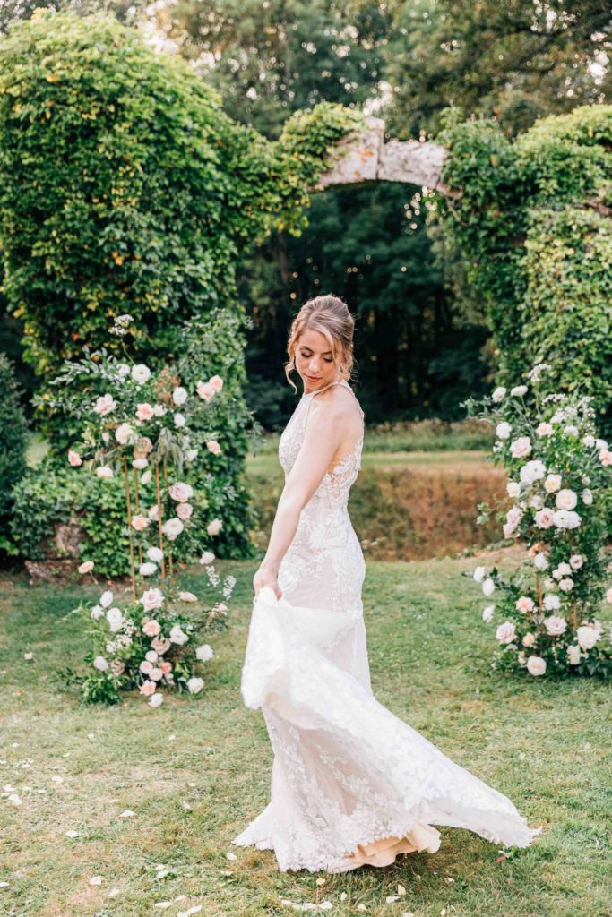 Emotional moment during an outdoor wedding at Château de Méridon, 40 minutes from Paris — Pierre Atelier