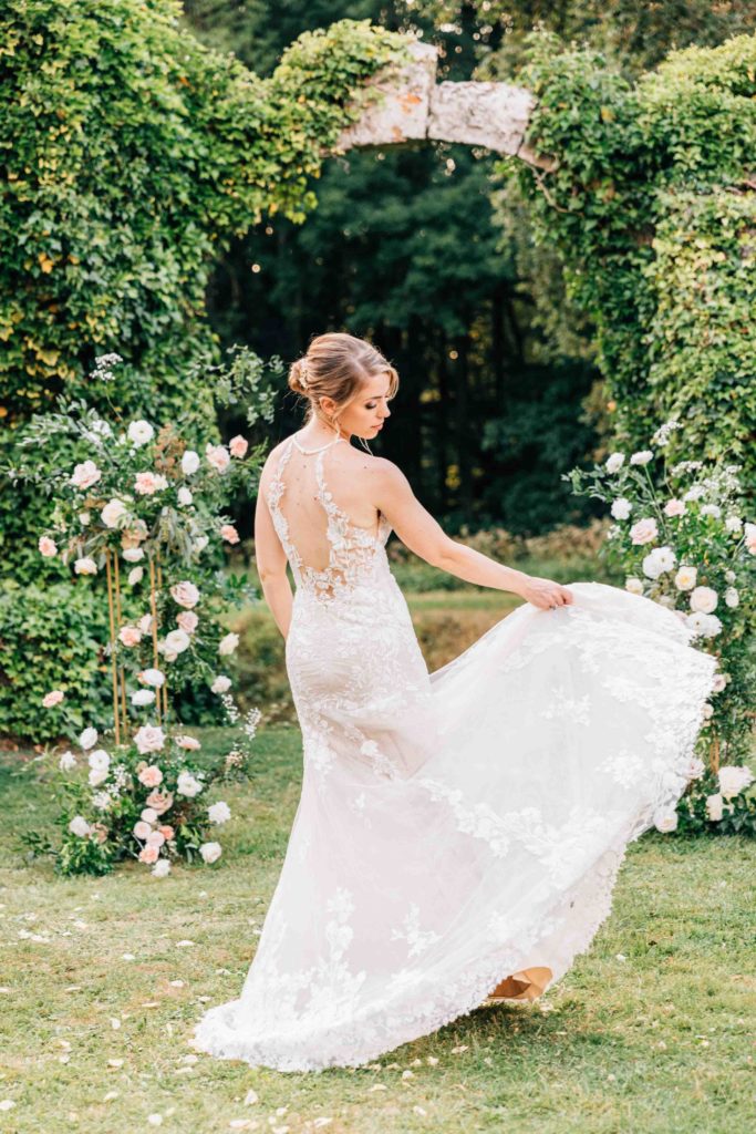 Emotional moment during an outdoor wedding at Château de Méridon, 40 minutes from Paris — Pierre Atelier