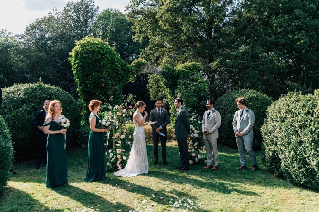 Intimate wedding ceremony at Château de Méridon, Yvelines — natural light photography by Pierre Atelier Paris