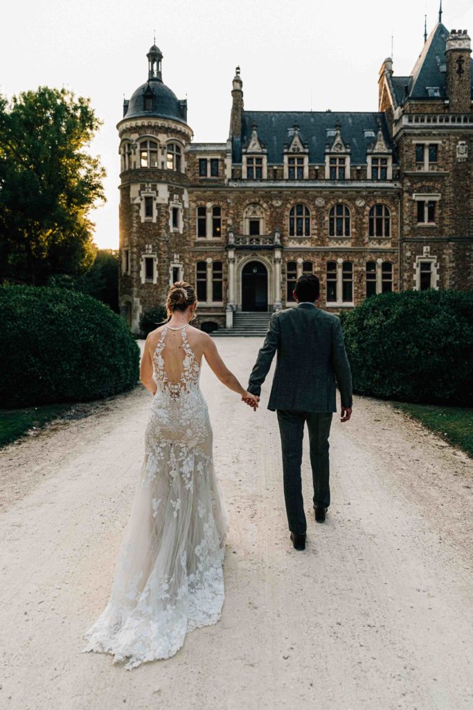 Golden hour couple portrait at Château de Méridon — luxury wedding photographer near Paris
