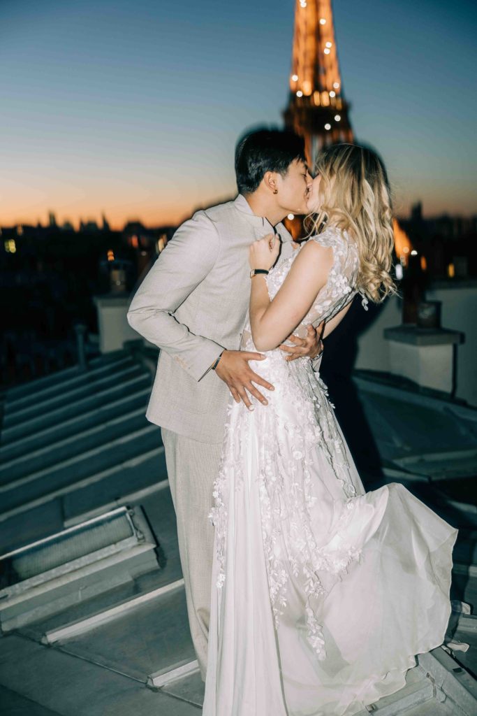 Eiffel Tower and Rooftops of Paris: a photo session with the French photographer Pierre Atelier
